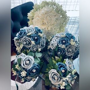 Bridal bouquet (1) maid of honor (2) flower girls bouquet (2) Boutonnières (3)